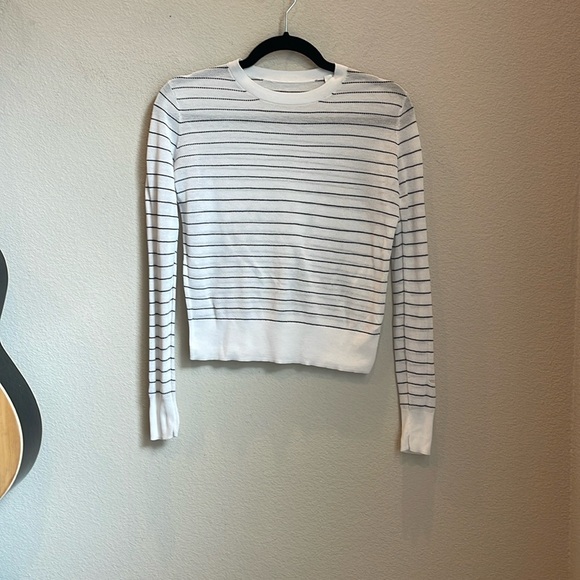 Vince Striped Lightweight Knit Top Size XSmall - Picture 3 of 9